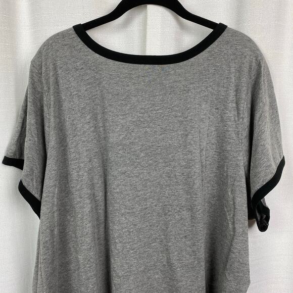 Torrid Gray Schitt’s Creek Rose Apothecary T-Shirt Sz.4 - Picture 12 of 14